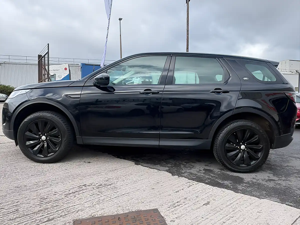 Used 2019 Land Rover Discovery Sport Se Black - Interior and Exterior details 10
