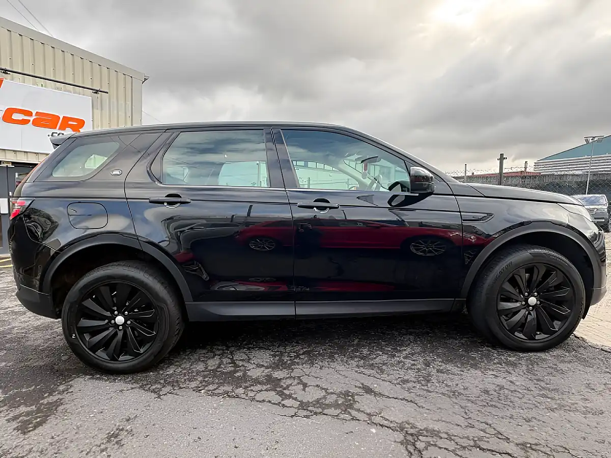 Used 2019 Land Rover Discovery Sport Se Black - Interior and Exterior details 12