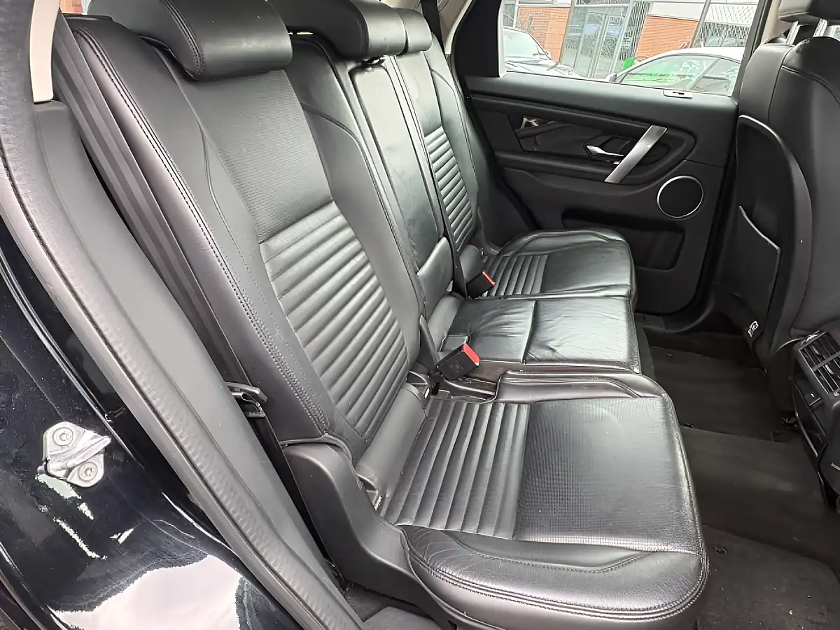 Used 2019 Land Rover Discovery Sport Se Black - Interior and Exterior details 16