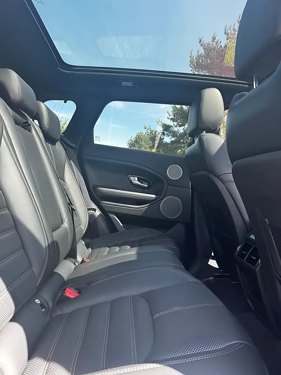 Used 2019 Land Rover Discovery Sport Se Byron Blue - Interior and Exterior details 11
