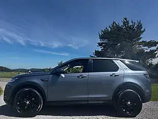 Used 2019 Land Rover Discovery Sport Se Byron Blue - Interior and Exterior details 5