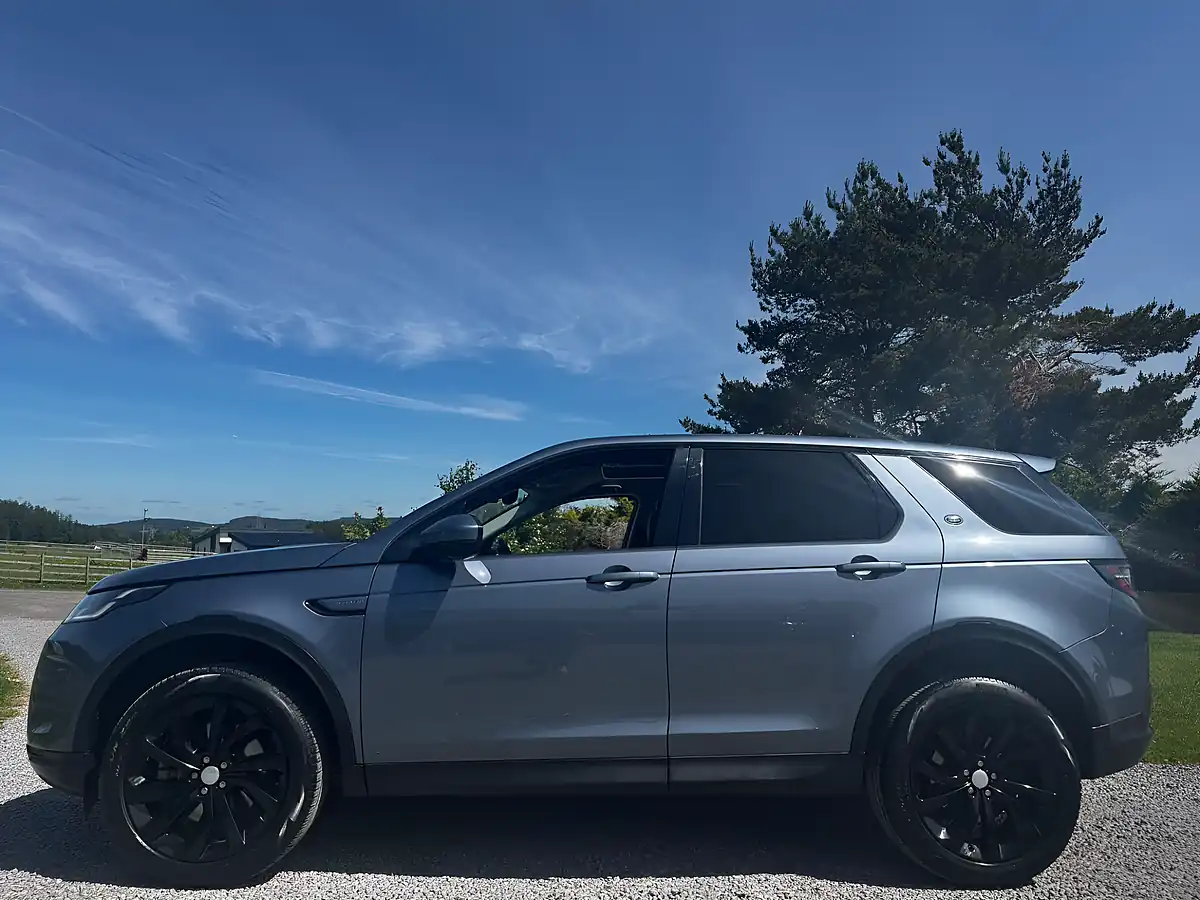 Used 2019 Land Rover Discovery Sport Se Byron Blue - Interior and Exterior details 5