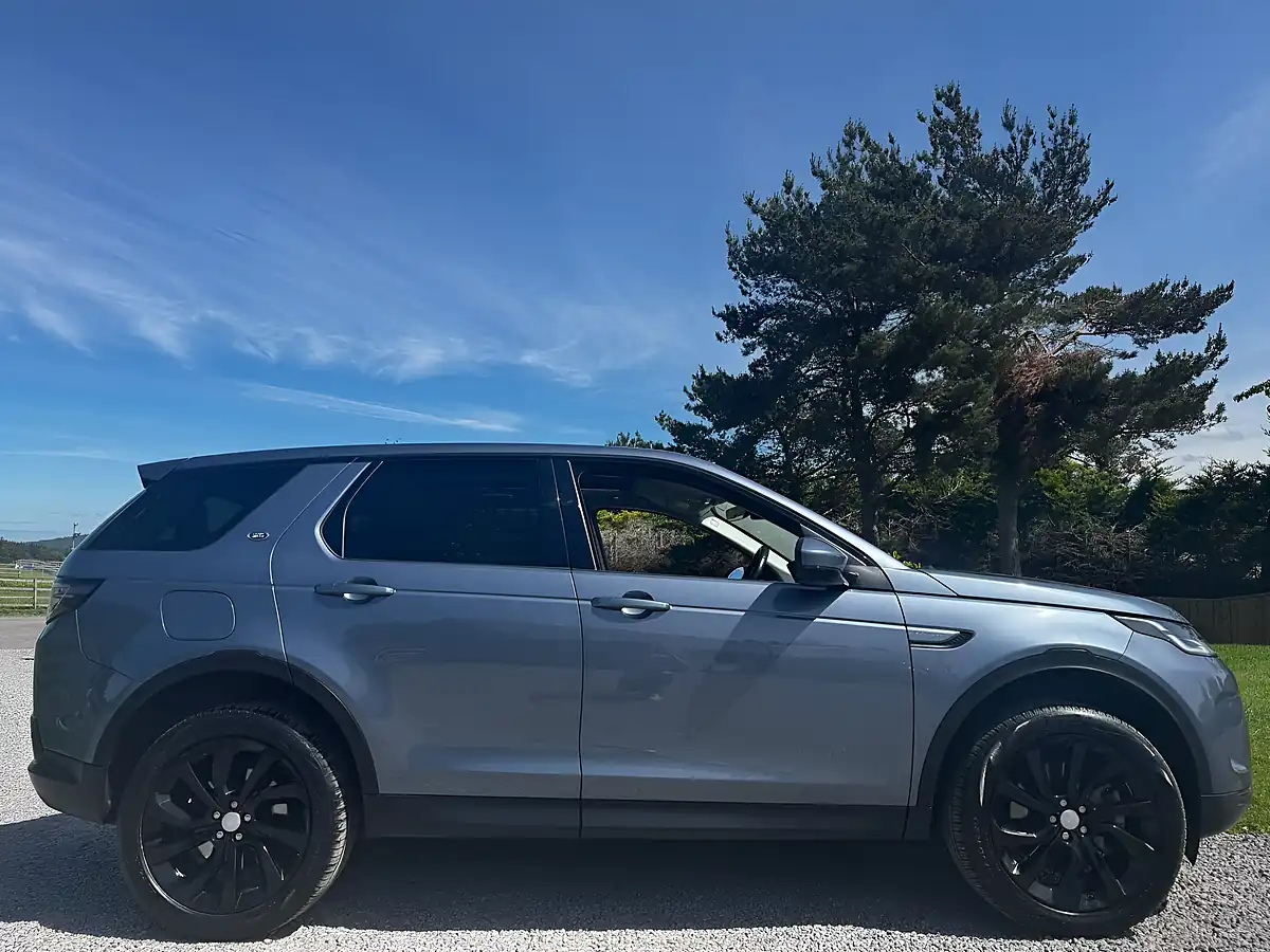 Used 2019 Land Rover Discovery Sport Se Byron Blue - Interior and Exterior details 6