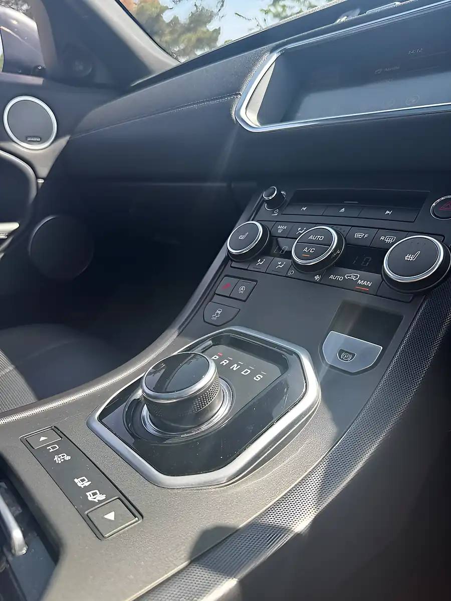 Used 2019 Land Rover Discovery Sport Se Byron Blue - Interior and Exterior details 9