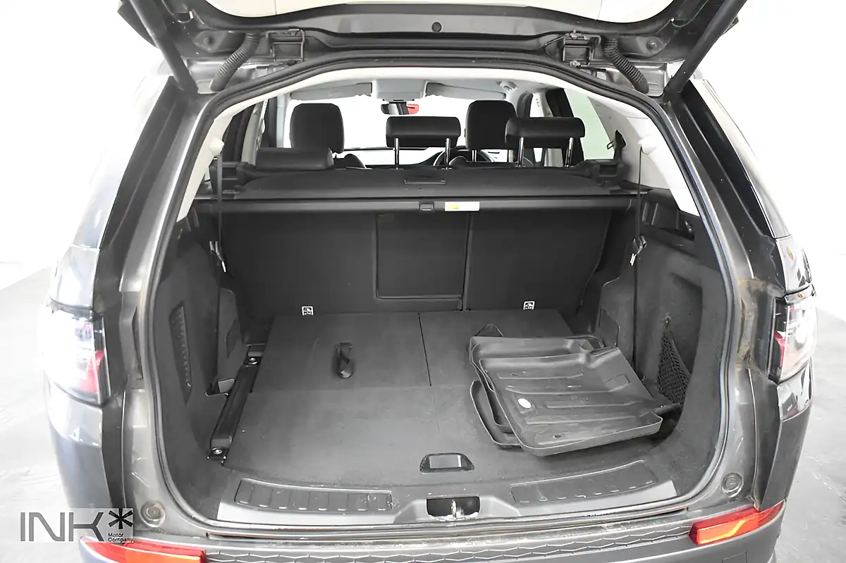 Used 2019 Land Rover Discovery Sport Se Grey - Interior and Exterior details 17