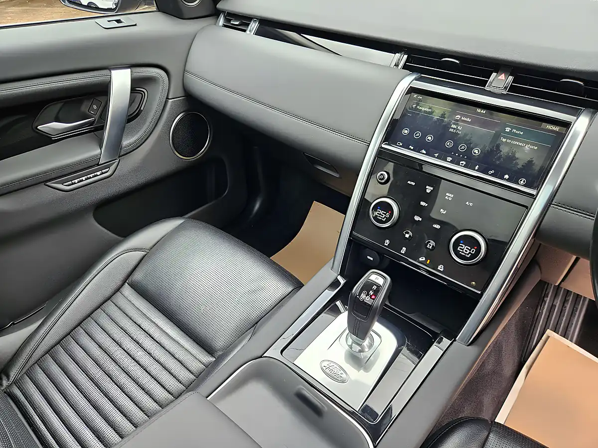 Used 2019 Land Rover Discovery Sport Se Grey - Interior and Exterior details 10