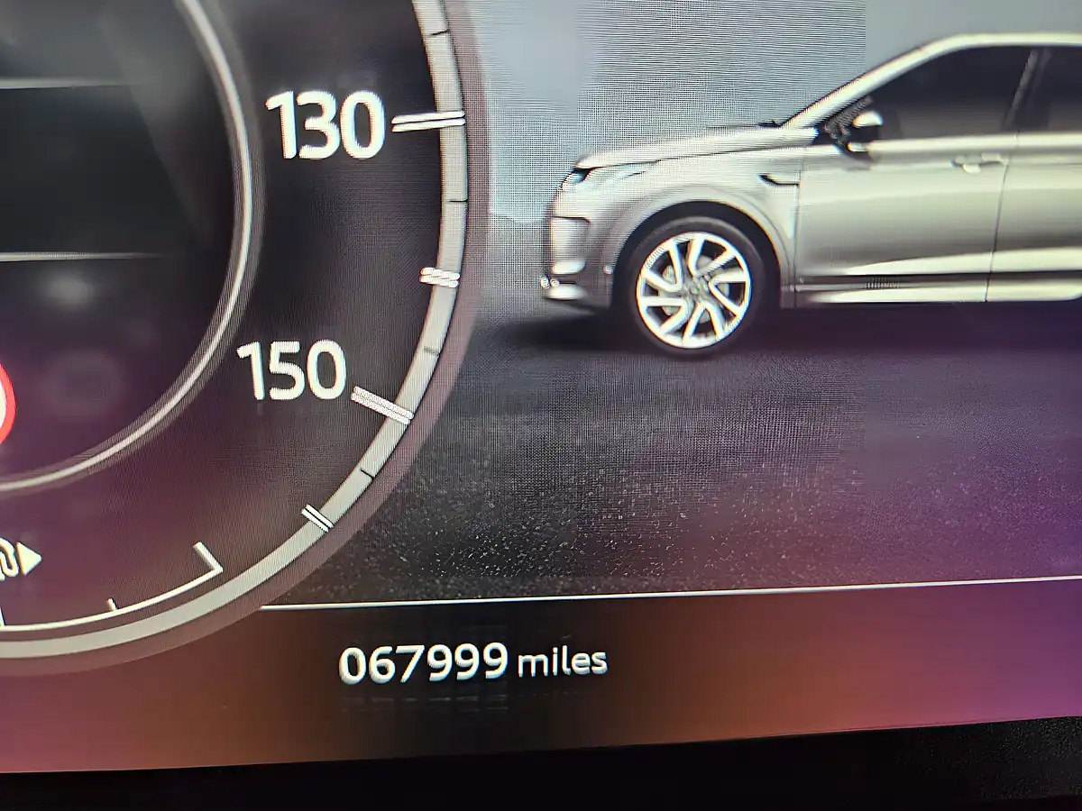 Used 2019 Land Rover Discovery Sport Se Grey - Interior and Exterior details 11