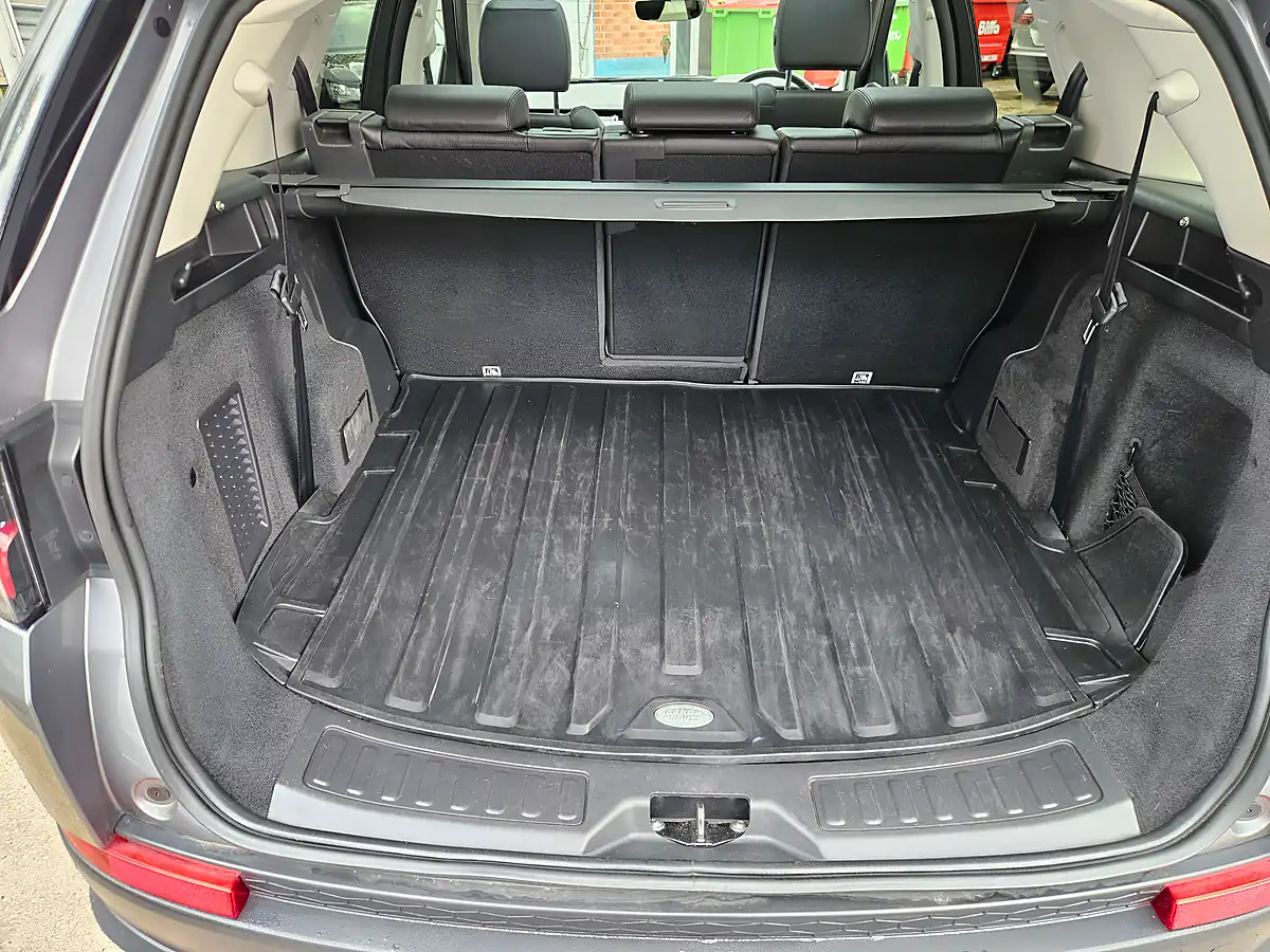 Used 2019 Land Rover Discovery Sport Se Grey - Interior and Exterior details 14