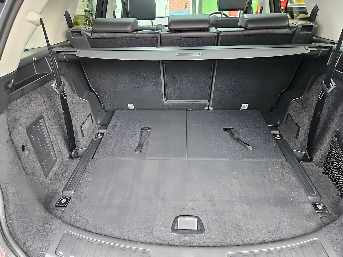 Used 2019 Land Rover Discovery Sport Se Grey - Interior and Exterior details 15