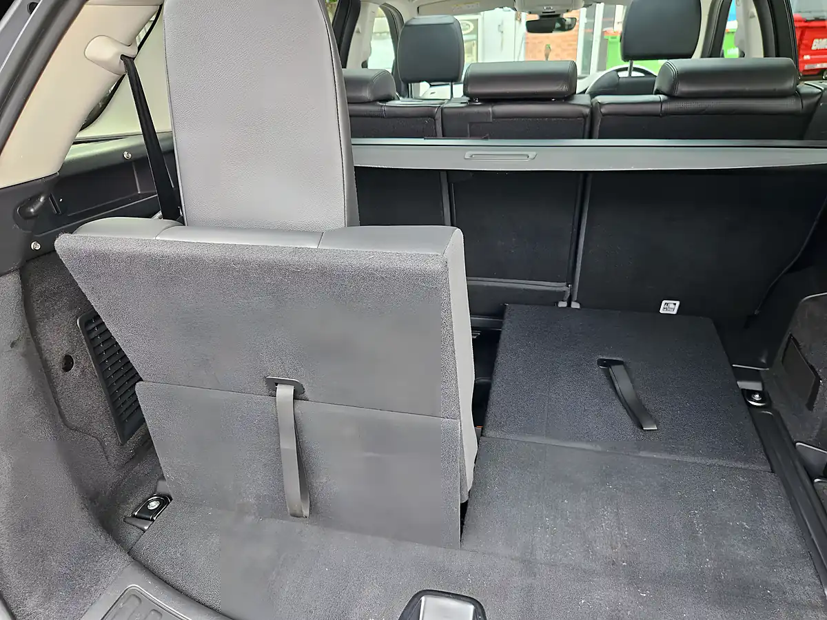Used 2019 Land Rover Discovery Sport Se Grey - Interior and Exterior details 16