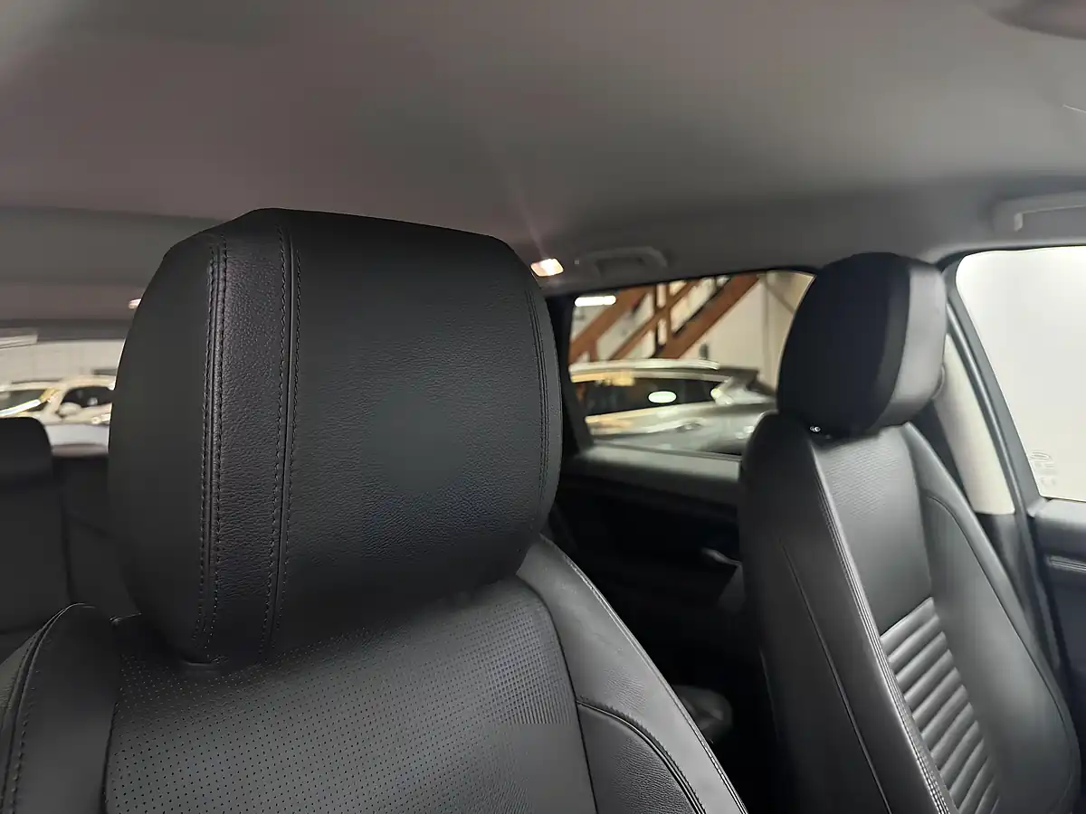 Used 2019 Land Rover Discovery Sport Se Grey - Interior and Exterior details 10