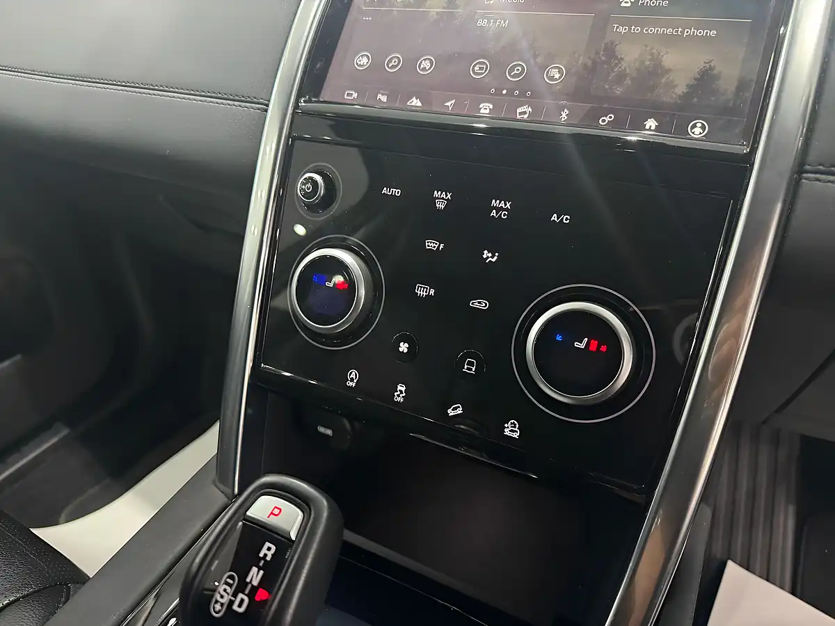 Used 2019 Land Rover Discovery Sport Se Grey - Interior and Exterior details 13