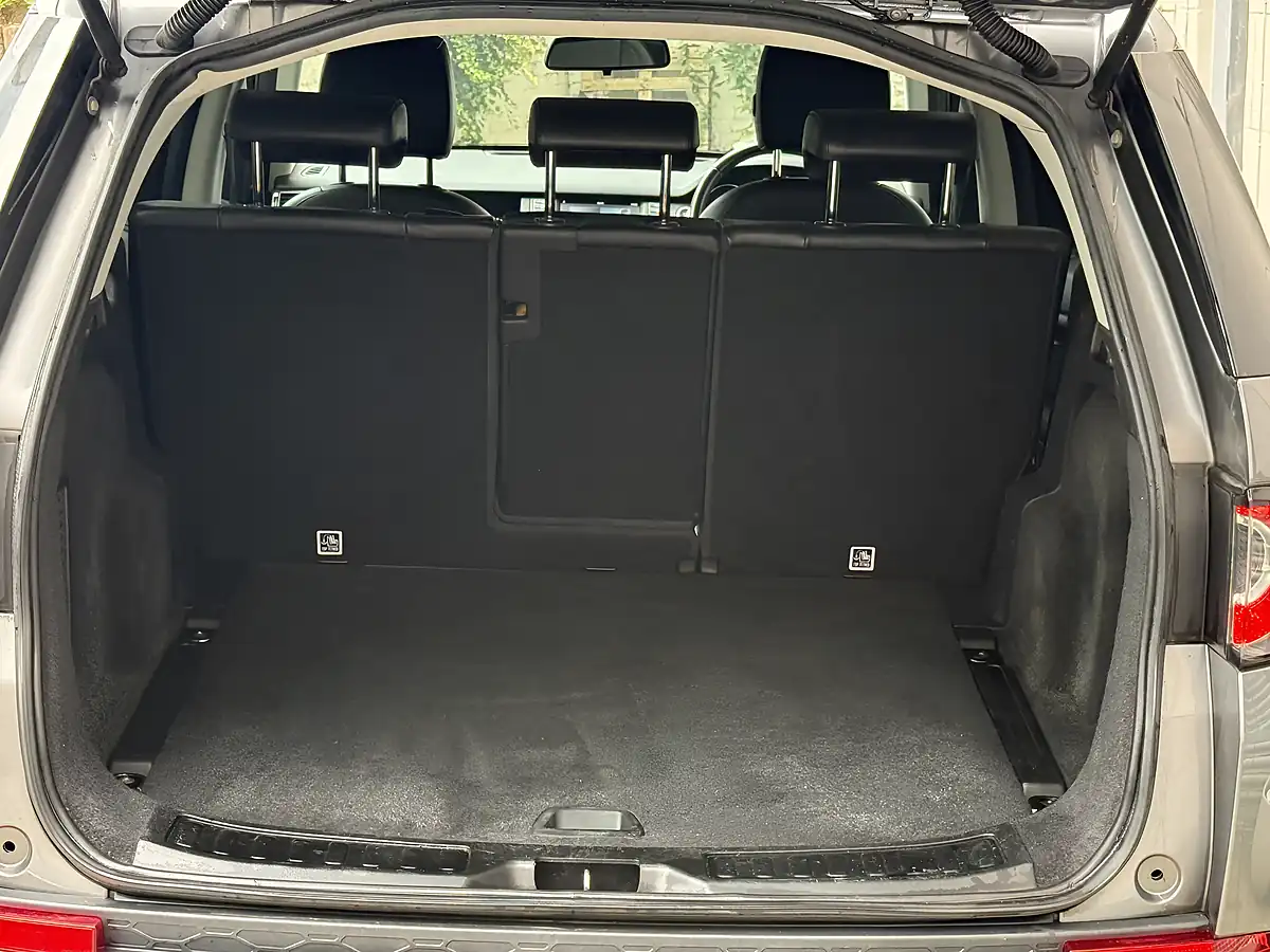 Used 2019 Land Rover Discovery Sport Se Grey - Interior and Exterior details 10