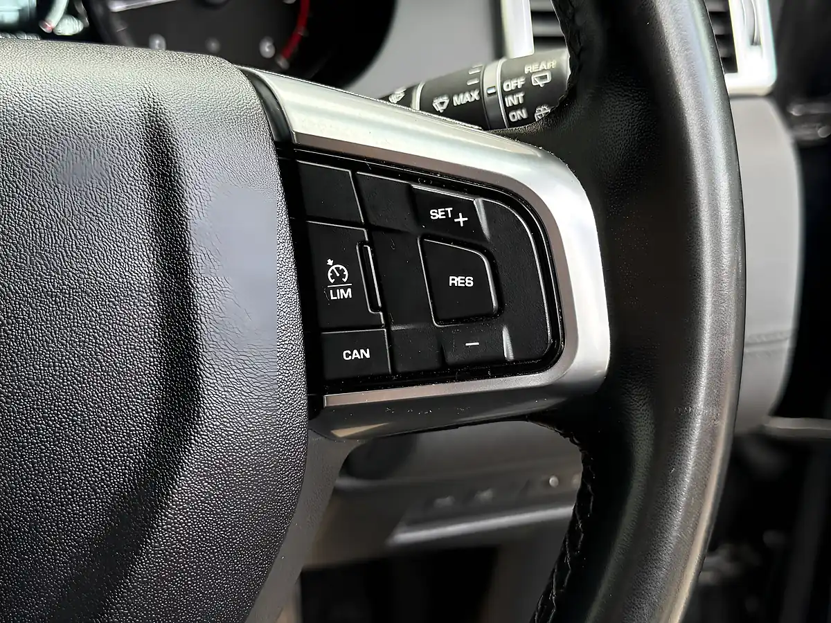 Used 2019 Land Rover Discovery Sport Se Grey - Interior and Exterior details 16