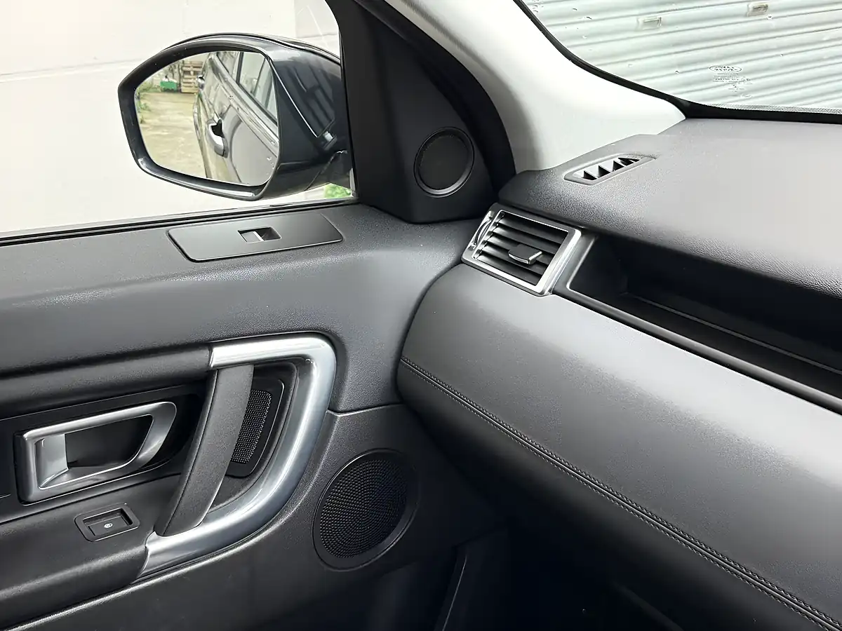 Used 2019 Land Rover Discovery Sport Se Grey - Interior and Exterior details 18