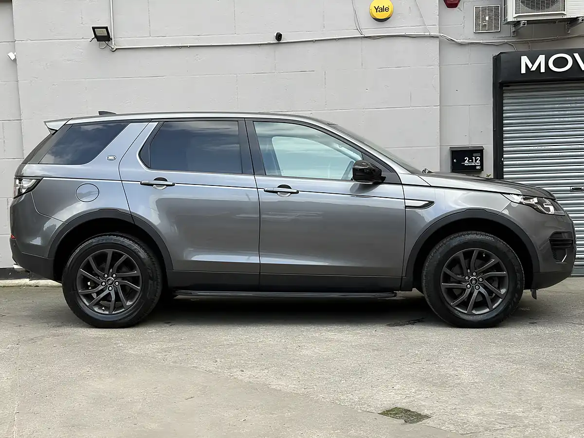 Used 2019 Land Rover Discovery Sport Se Grey - Interior and Exterior details 5