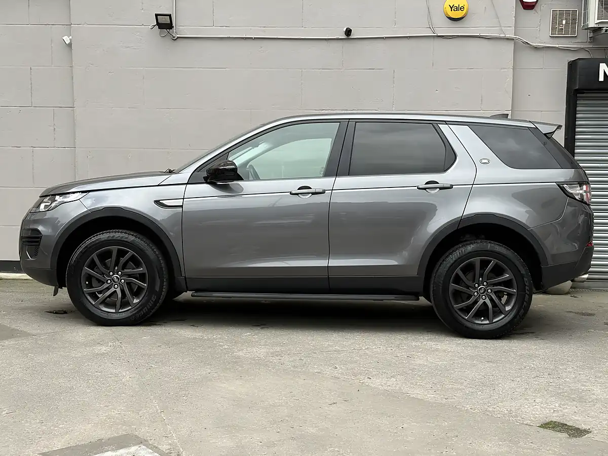Used 2019 Land Rover Discovery Sport Se Grey - Interior and Exterior details 6