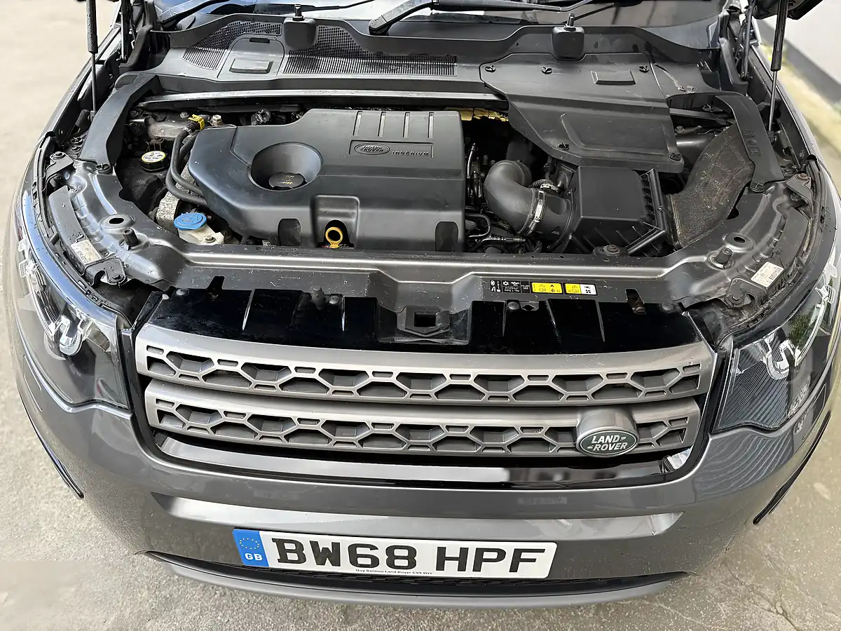 Used 2019 Land Rover Discovery Sport Se Grey - Interior and Exterior details 9