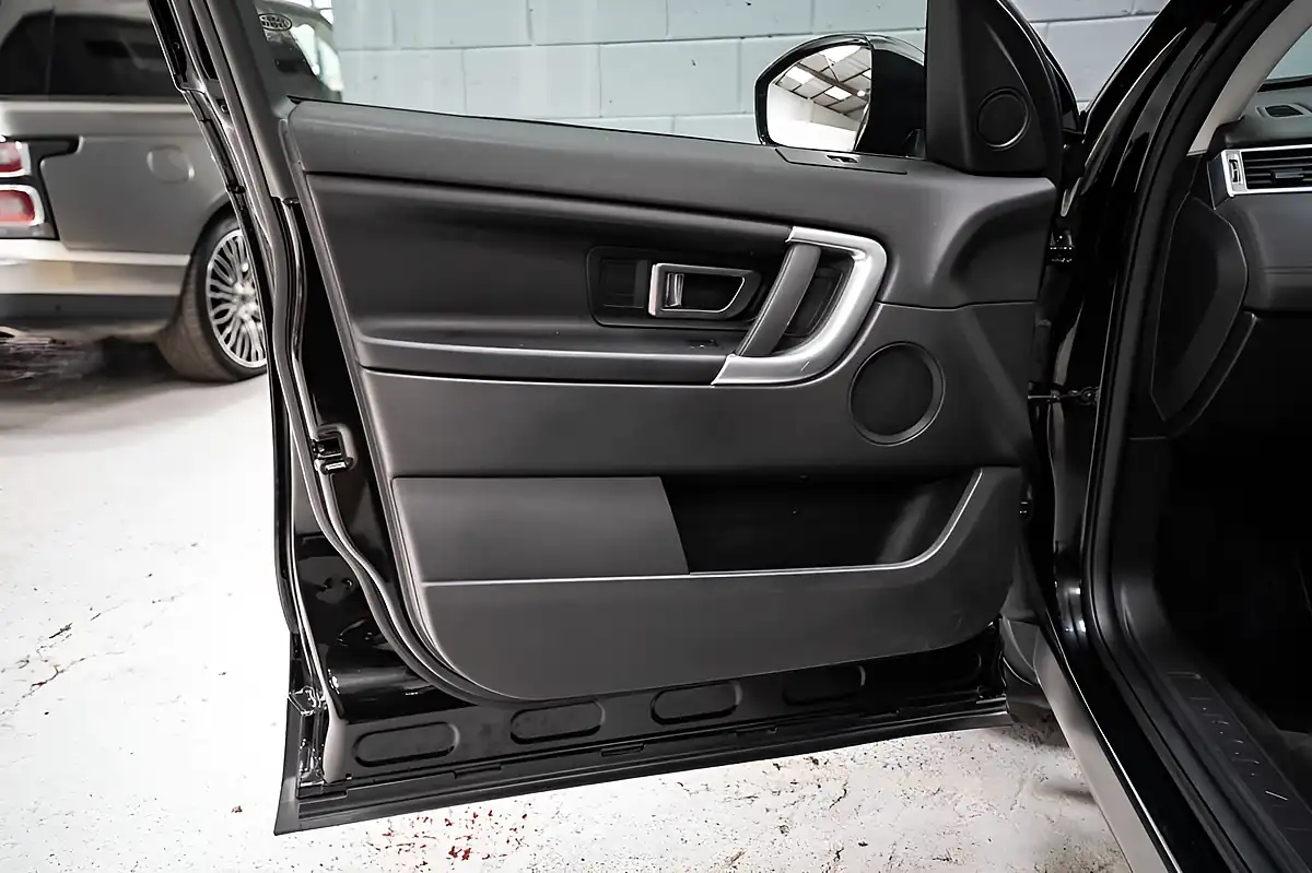 Used 2019 Land Rover Discovery Sport Se Tech Black - Interior and Exterior details 11