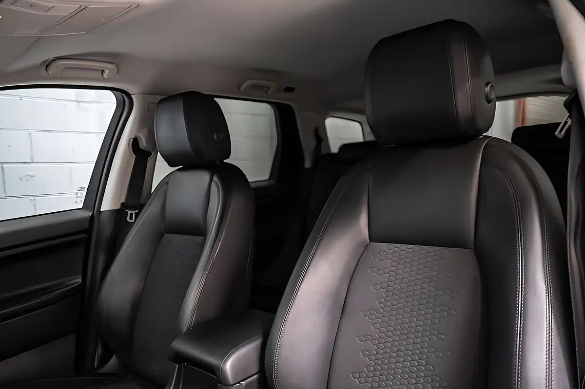Used 2019 Land Rover Discovery Sport Se Tech Black - Interior and Exterior details 12