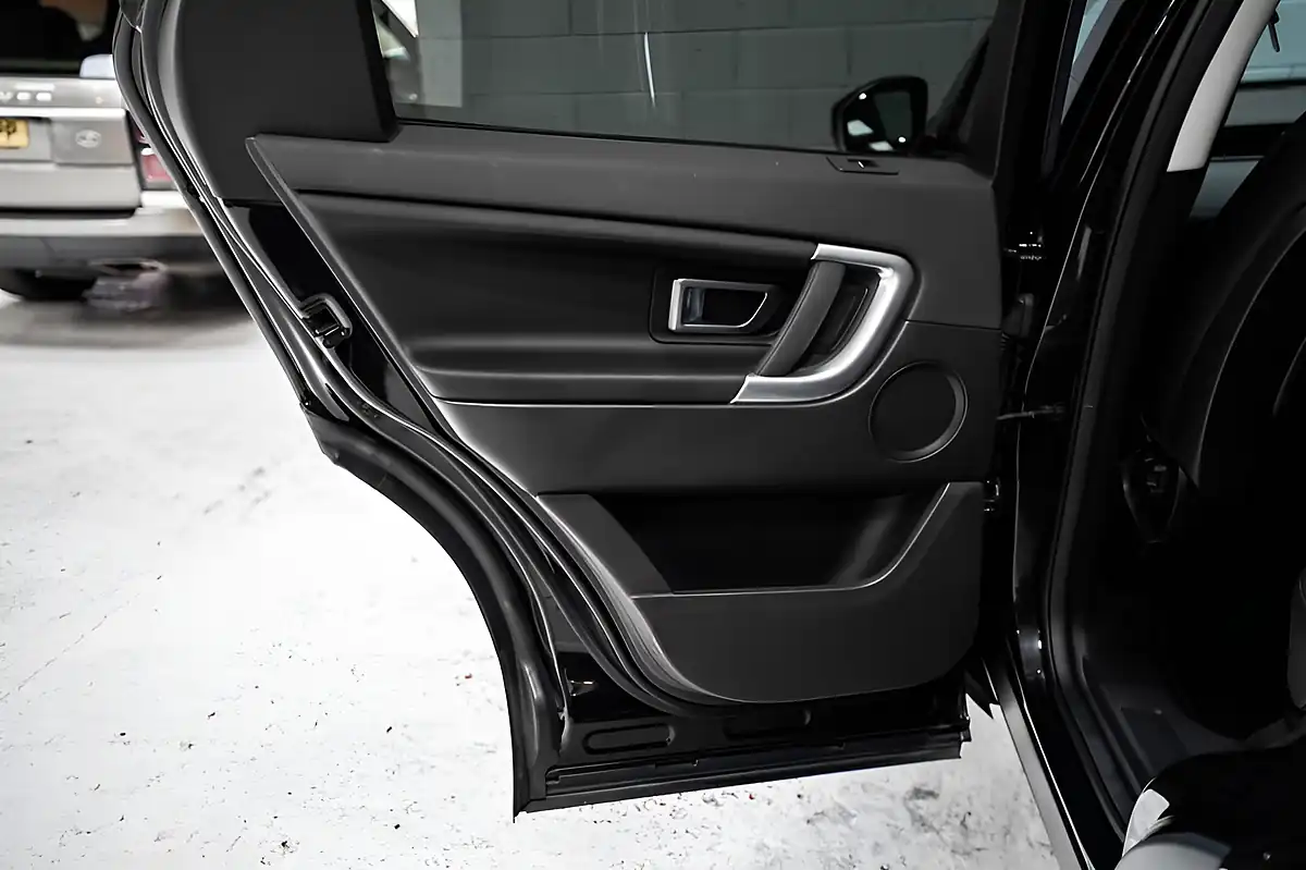 Used 2019 Land Rover Discovery Sport Se Tech Black - Interior and Exterior details 14