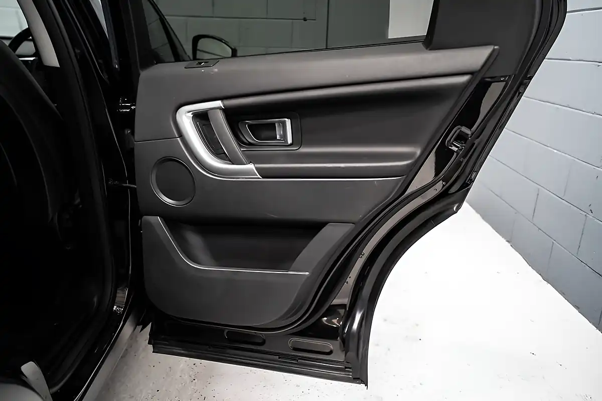 Used 2019 Land Rover Discovery Sport Se Tech Black - Interior and Exterior details 17