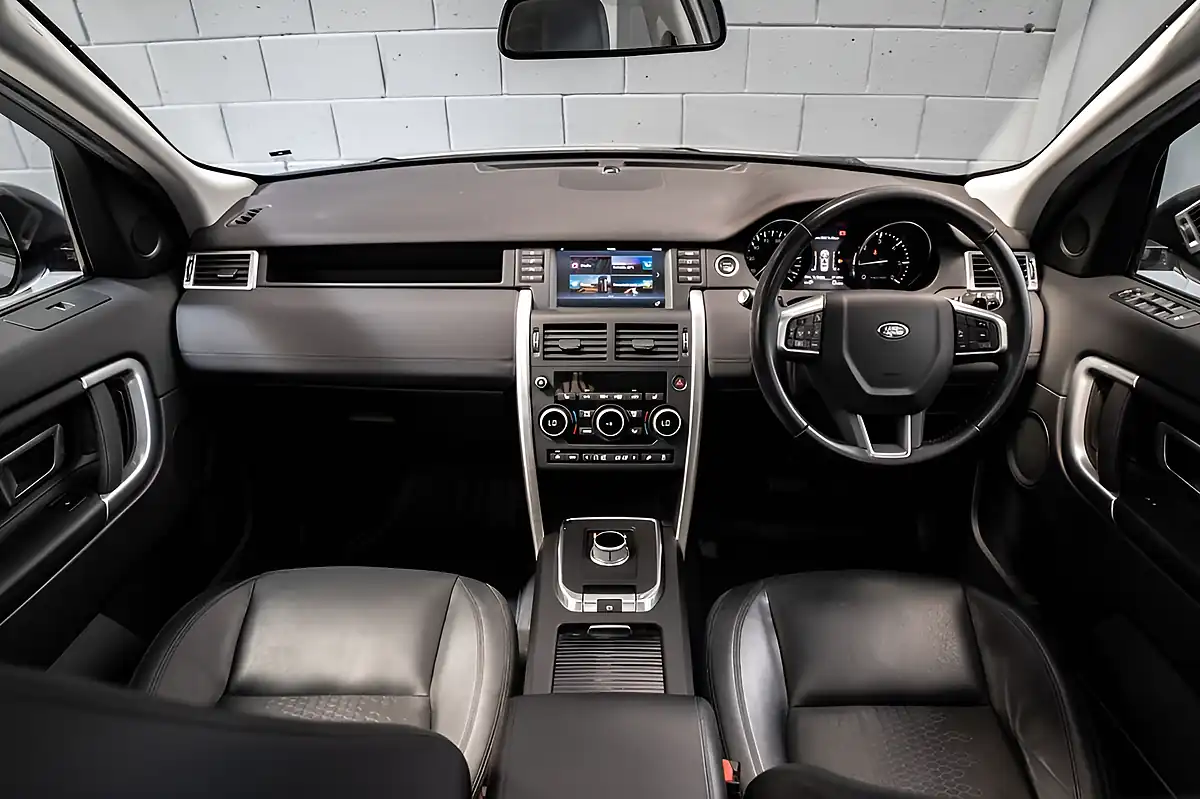 Used 2019 Land Rover Discovery Sport Se Tech Black - Interior and Exterior details 2
