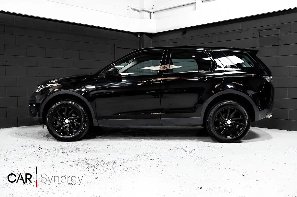Used 2019 Land Rover Discovery Sport Se Tech Black - Interior and Exterior details 4