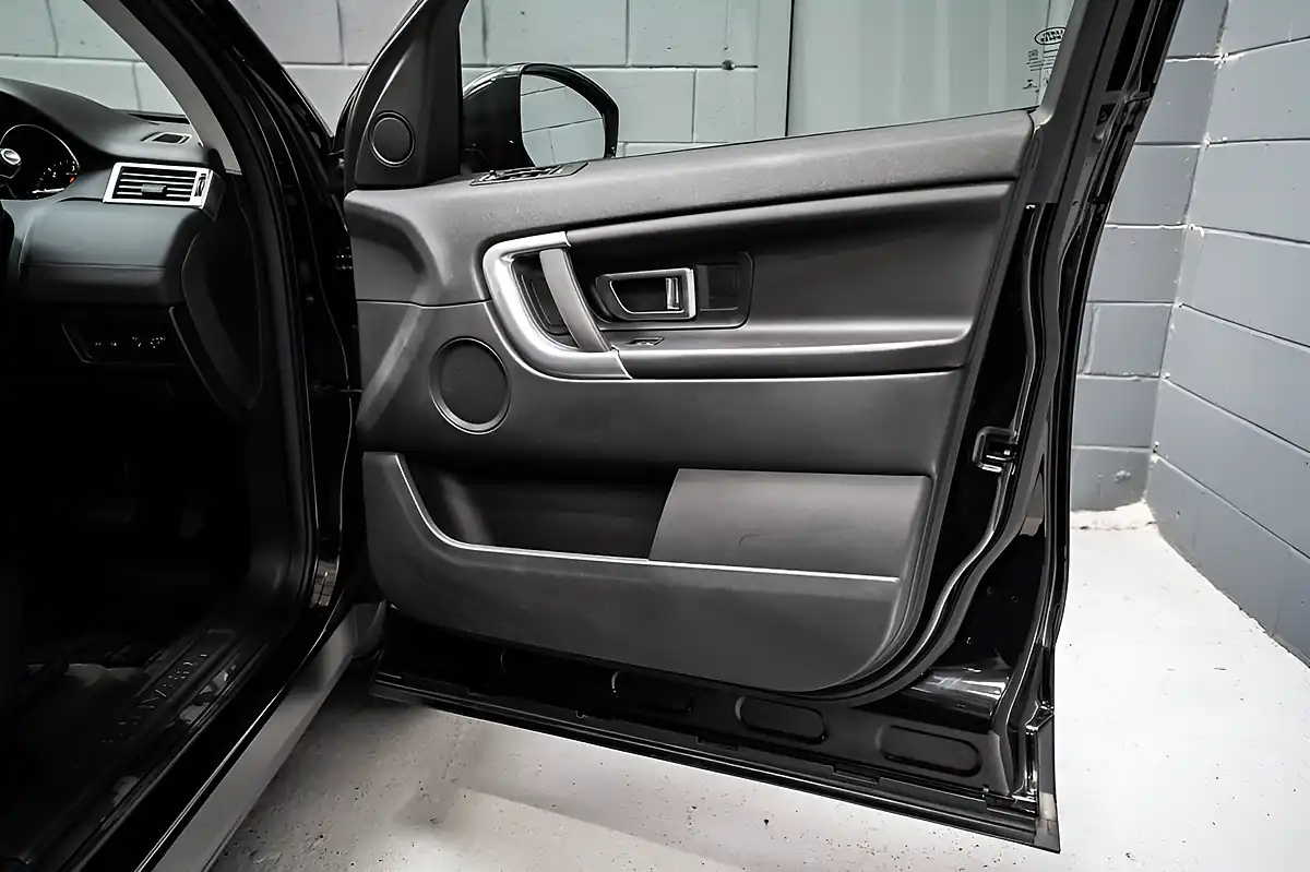 Used 2019 Land Rover Discovery Sport Se Tech Black - Interior and Exterior details 8