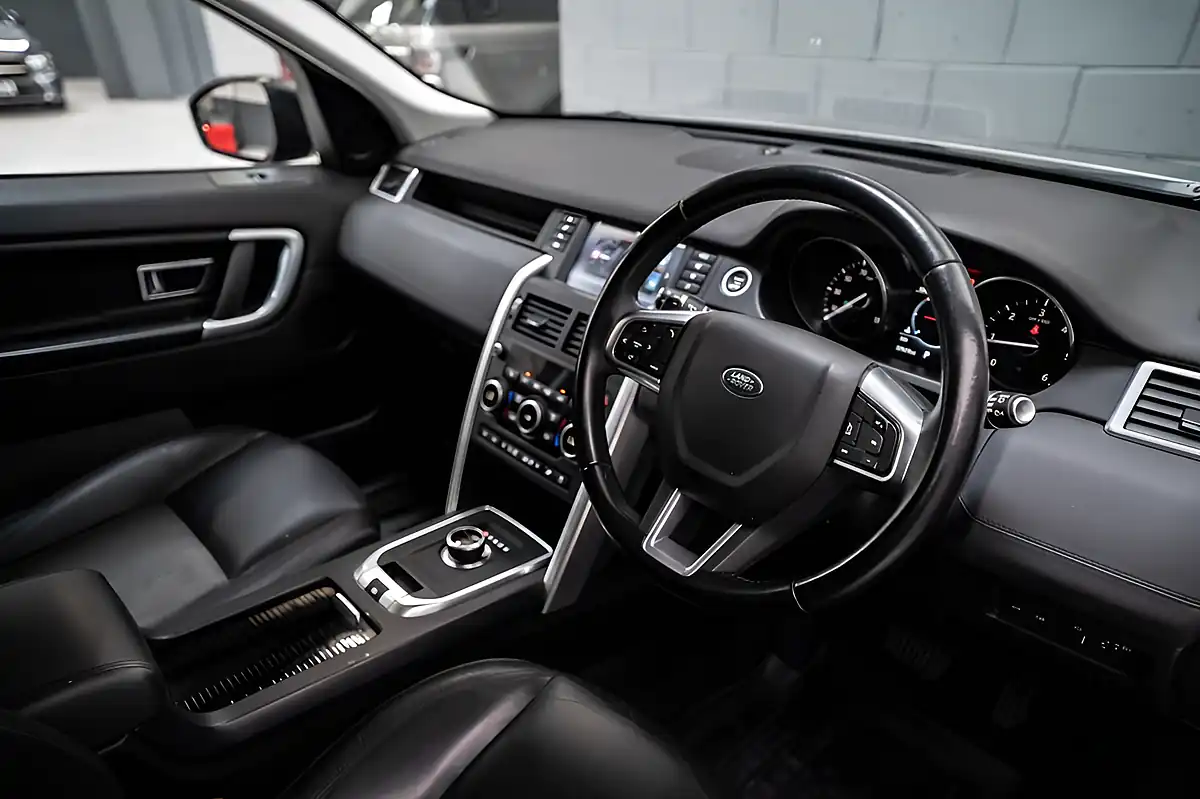 Used 2019 Land Rover Discovery Sport Se Tech Black - Interior and Exterior details 9