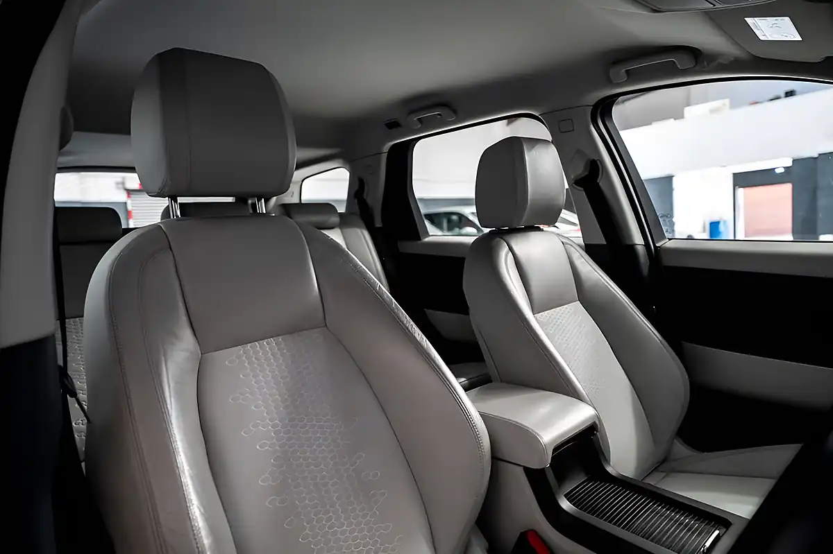 Used 2019 Land Rover Discovery Sport Se Tech Blue - Interior and Exterior details 10