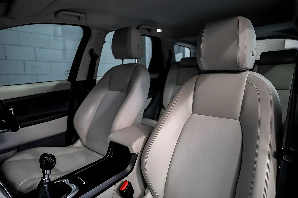 Used 2019 Land Rover Discovery Sport Se Tech Blue - Interior and Exterior details 14