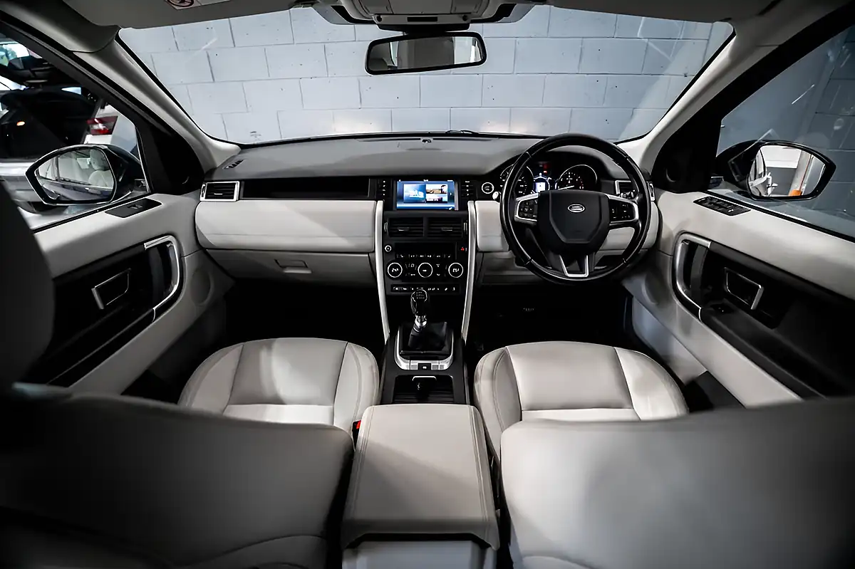 Used 2019 Land Rover Discovery Sport Se Tech Blue - Interior and Exterior details 2