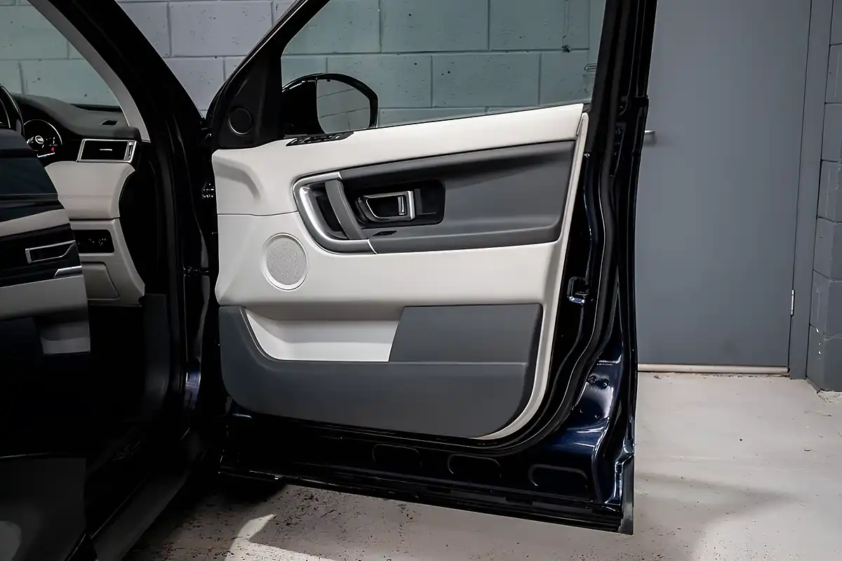 Used 2019 Land Rover Discovery Sport Se Tech Blue - Interior and Exterior details 8