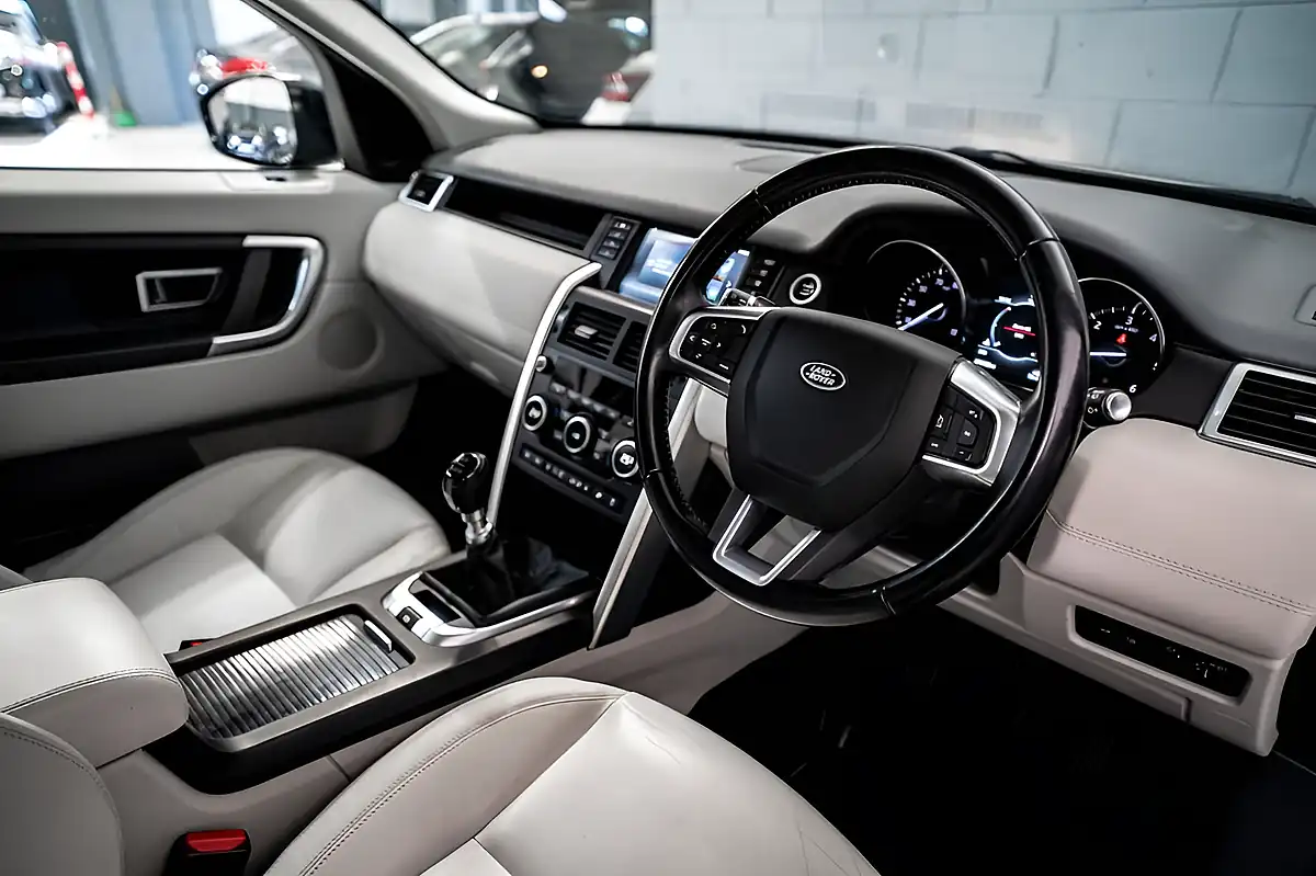Used 2019 Land Rover Discovery Sport Se Tech Blue - Interior and Exterior details 9