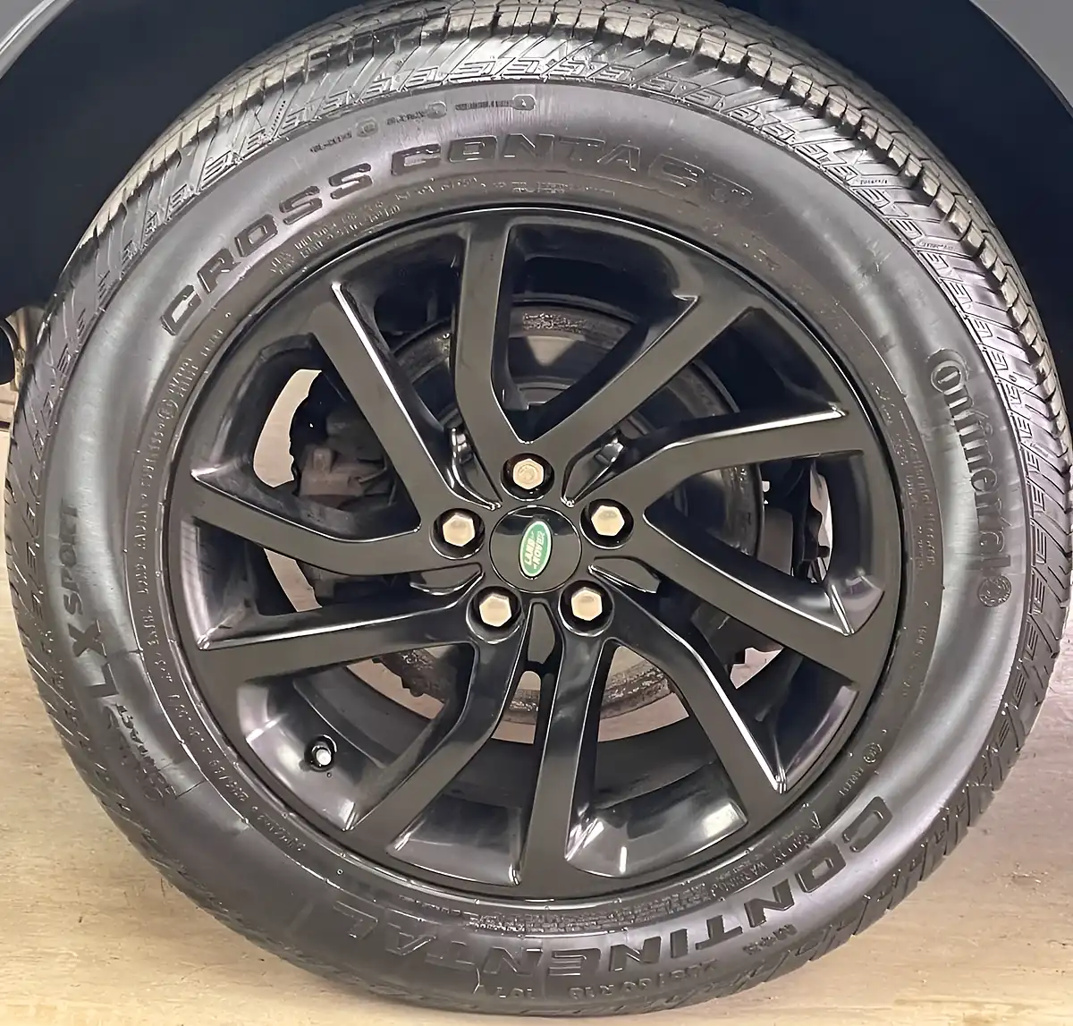 Used 2019 Land Rover Discovery Sport Se Tech Grey - Interior and Exterior details 11