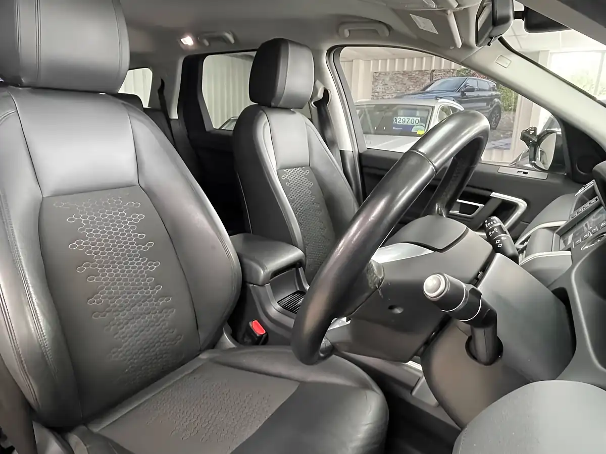 Used 2019 Land Rover Discovery Sport Se Tech Grey - Interior and Exterior details 14