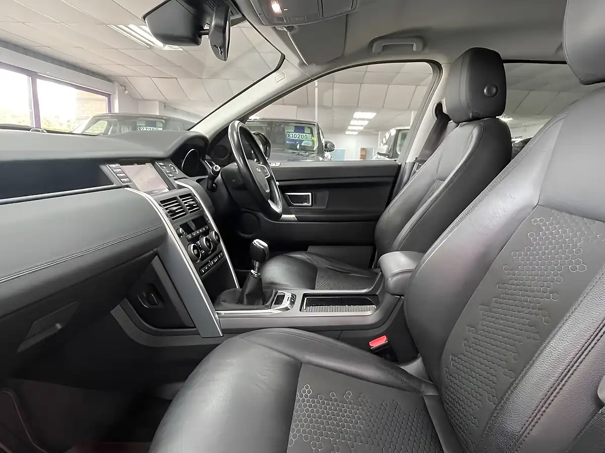Used 2019 Land Rover Discovery Sport Se Tech Grey - Interior and Exterior details 16