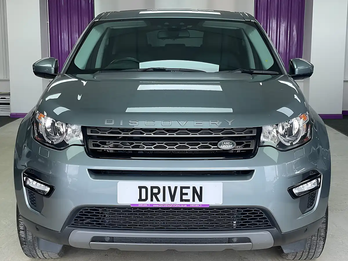 Used 2019 Land Rover Discovery Sport Se Tech Grey - Interior and Exterior details 4