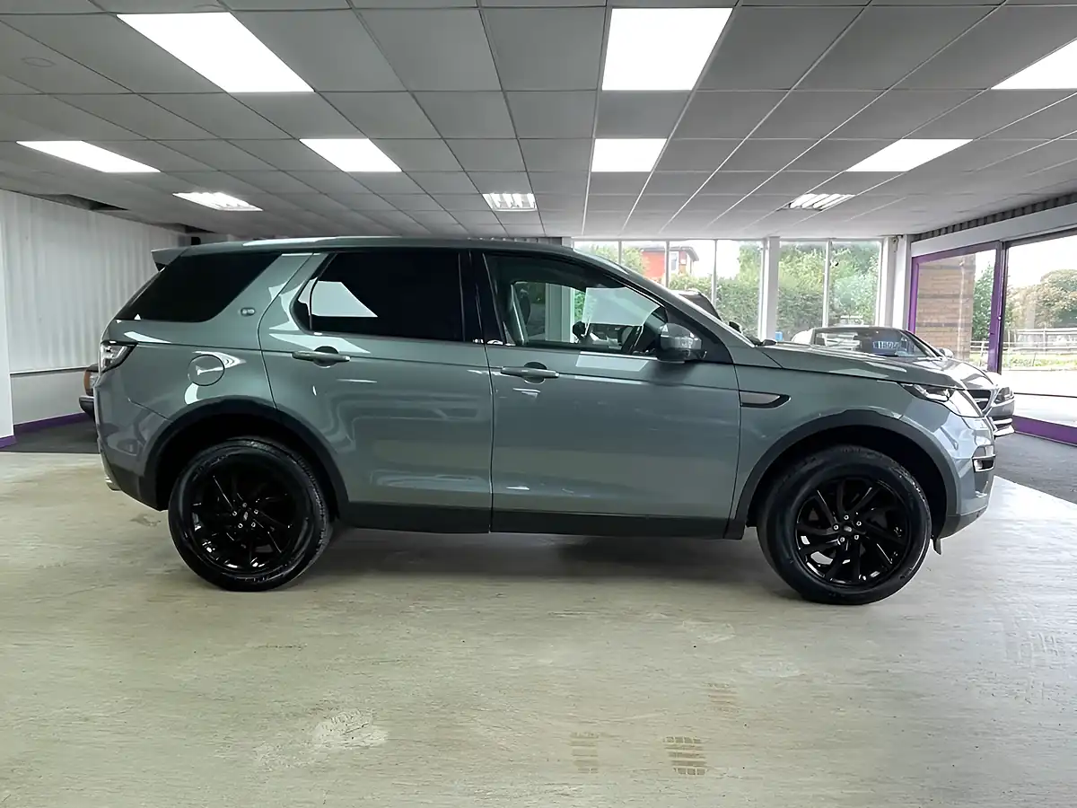 Used 2019 Land Rover Discovery Sport Se Tech Grey - Interior and Exterior details 9