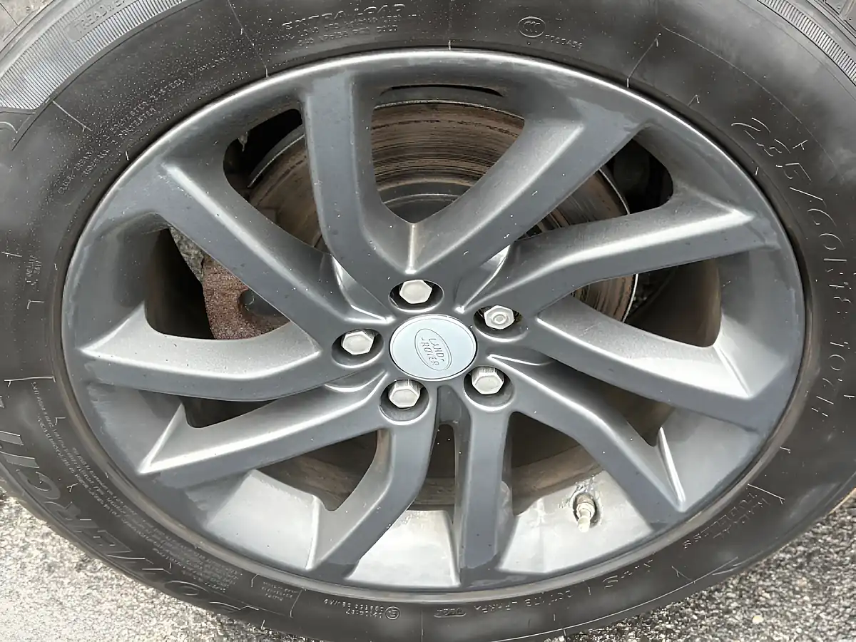 Used 2019 Land Rover Discovery Sport Se Tech Grey - Interior and Exterior details 10