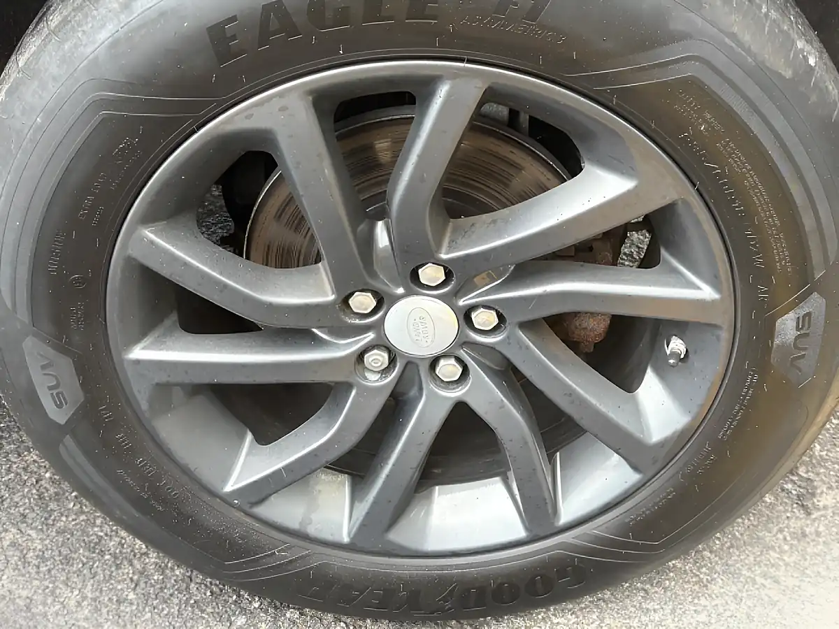 Used 2019 Land Rover Discovery Sport Se Tech Grey - Interior and Exterior details 11