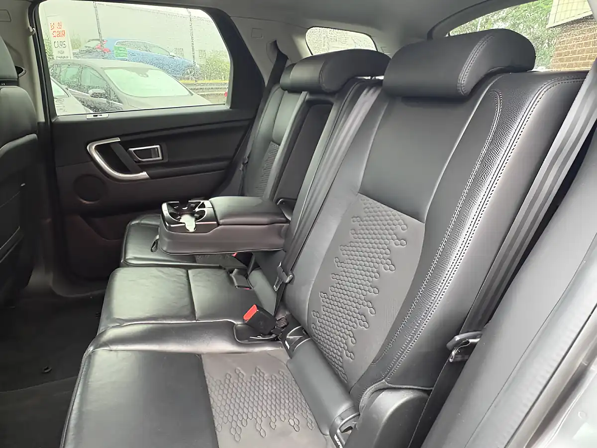 Used 2019 Land Rover Discovery Sport Se Tech Grey - Interior and Exterior details 12