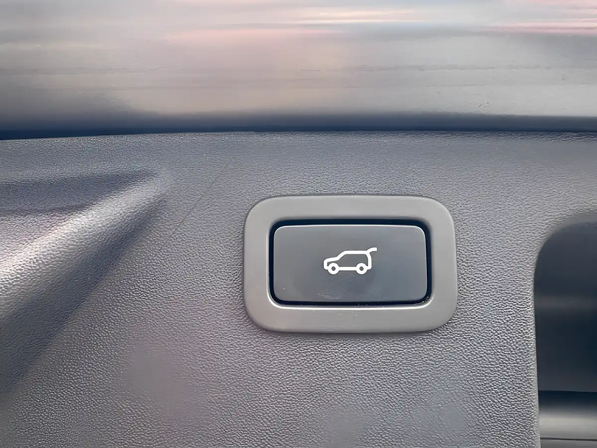 Used 2019 Land Rover Discovery Sport Se Tech Grey - Interior and Exterior details 13