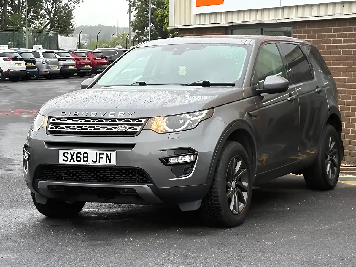 Used 2019 Land Rover Discovery Sport Se Tech Grey - Interior and Exterior details 4