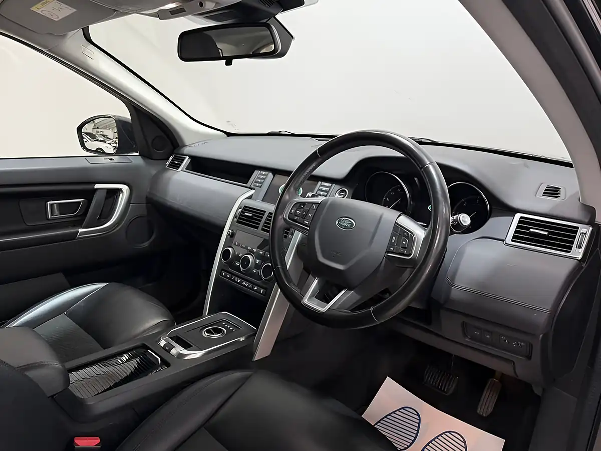 Used 2019 Land Rover Discovery Sport Se Tech Santorini Black - Interior and Exterior details 11