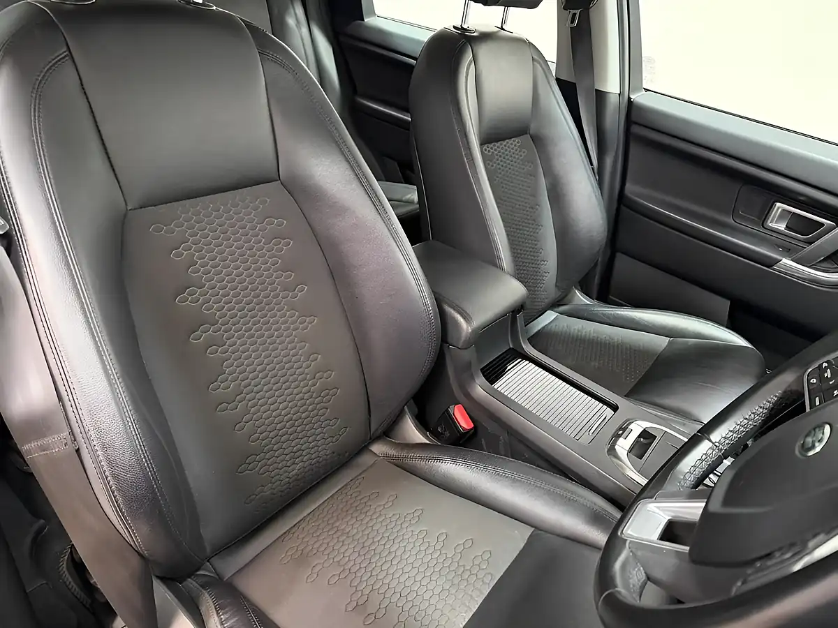 Used 2019 Land Rover Discovery Sport Se Tech Santorini Black - Interior and Exterior details 12