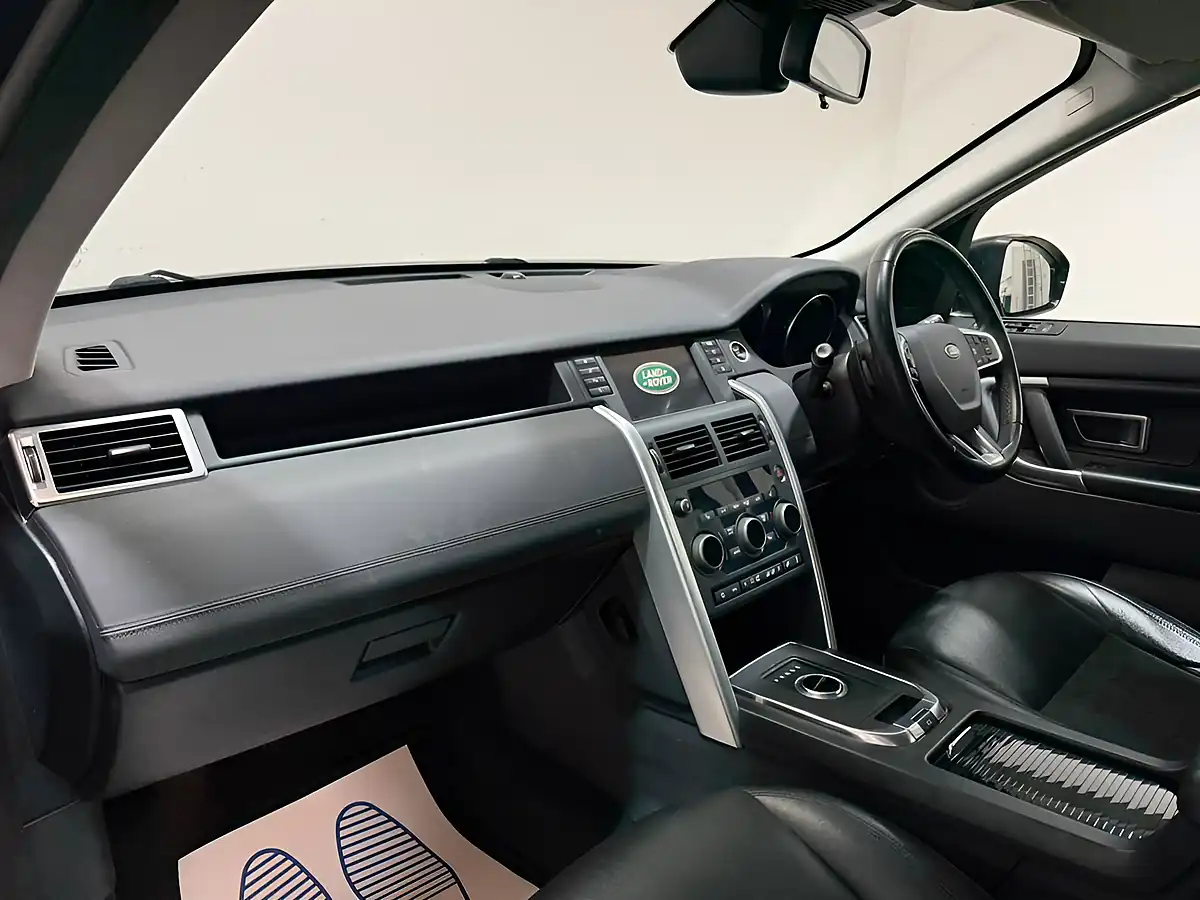 Used 2019 Land Rover Discovery Sport Se Tech Santorini Black - Interior and Exterior details 13