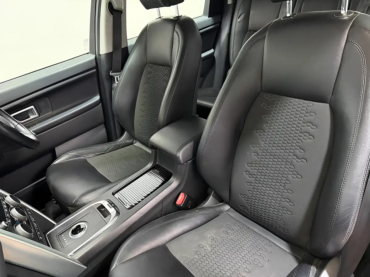 Used 2019 Land Rover Discovery Sport Se Tech Santorini Black - Interior and Exterior details 14