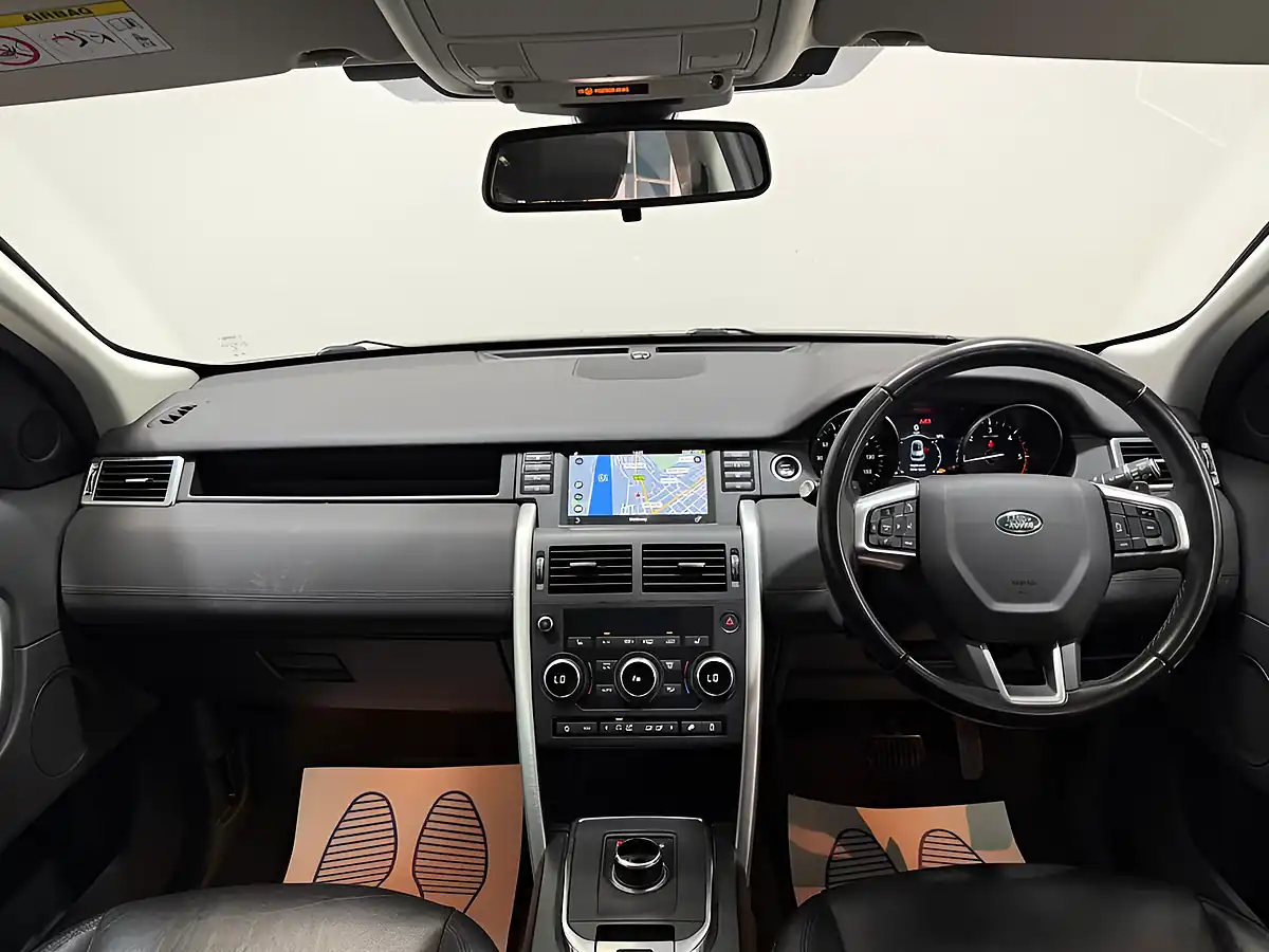 Used 2019 Land Rover Discovery Sport Se Tech Santorini Black - Interior and Exterior details 4